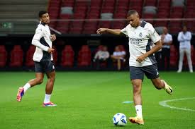 178直播官网：防守大战！火箭＆湖人首节命中率极低，两队合计仅拿35分.